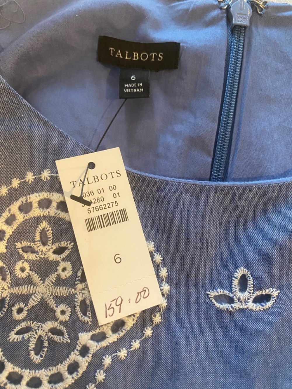 Talbot’s chambray blue embroidered eyelet dress. Size Misses 6. - Picture 5 of 5